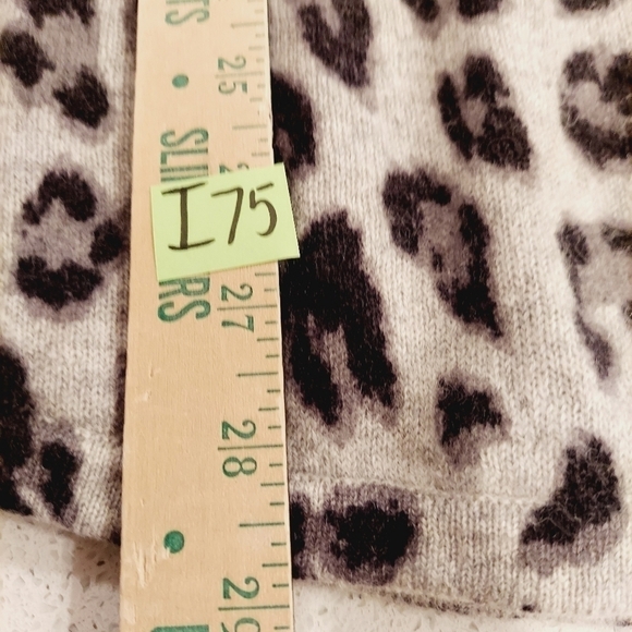 Charter Club 100% Cashmere Cold Shoulder Sweater Animal Leppard Print Small Gray - Picture 8 of 10